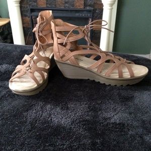 Sketchers, size 10, tan.